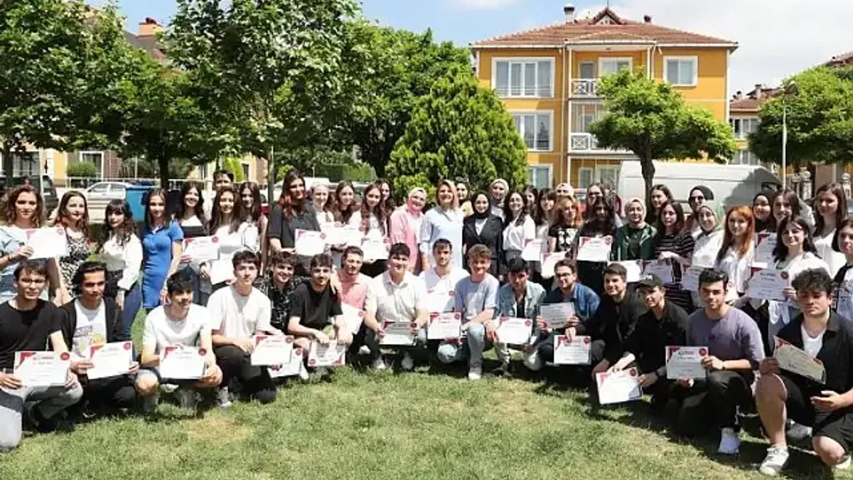 Çınar Akademi ilk mezunlarını verdi