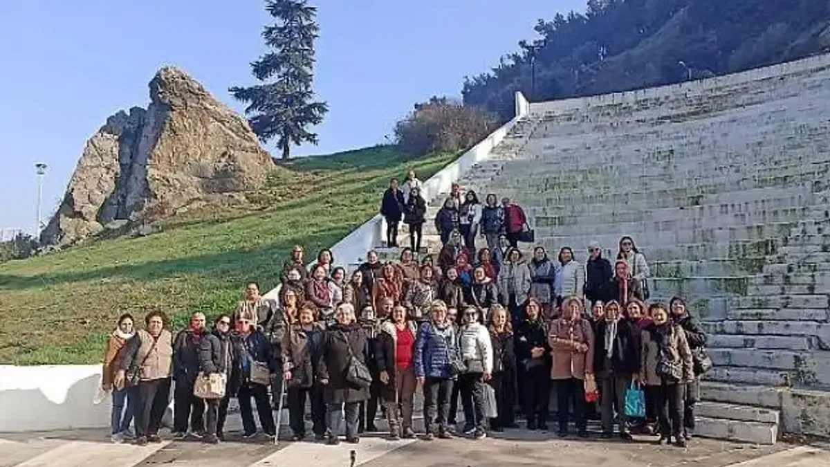 82 Kişilik Akhisarlı Kafile Manisa'yı Adım Adım Gezdi
