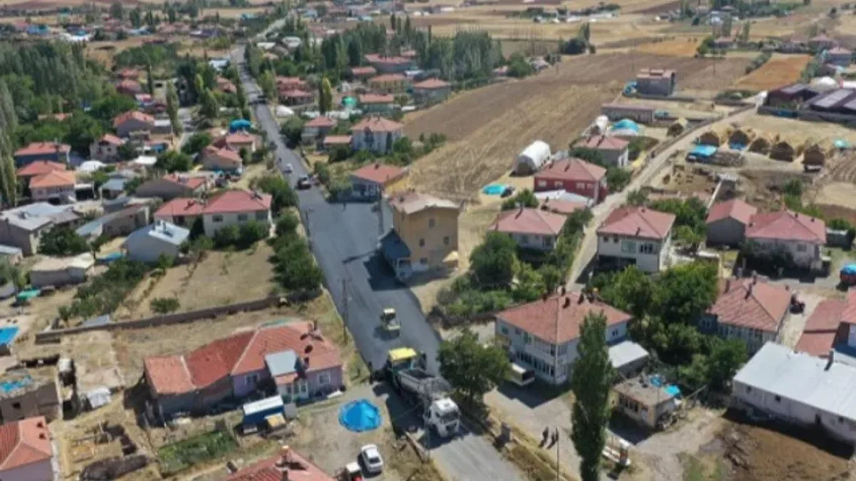 Kayseri Akkışla'da işler 'yol'unda gidiyor