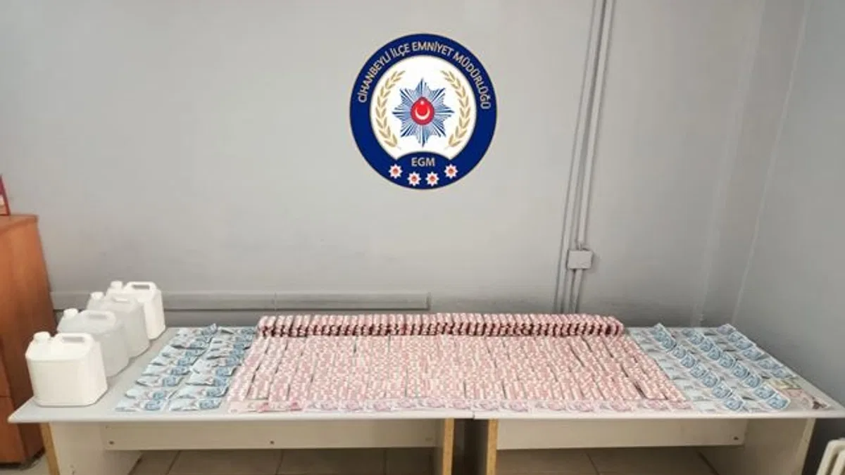 Polisin yol uygulamasında binlerce uyuşturucu hap ele geçirildi