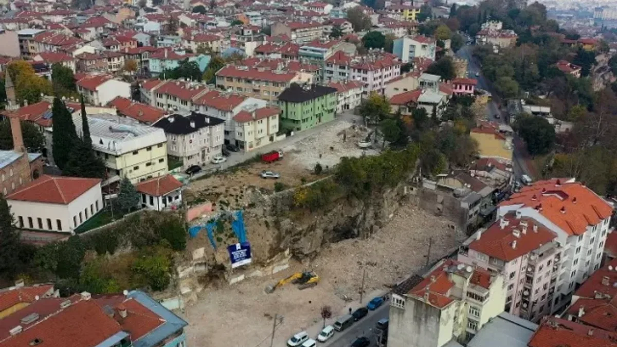 Filiboz Mescidi Hisar'da yükseliyor