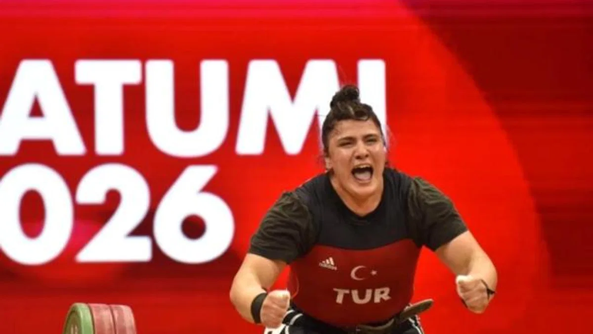 Halterde sporcularımızdan madalya yağmuru