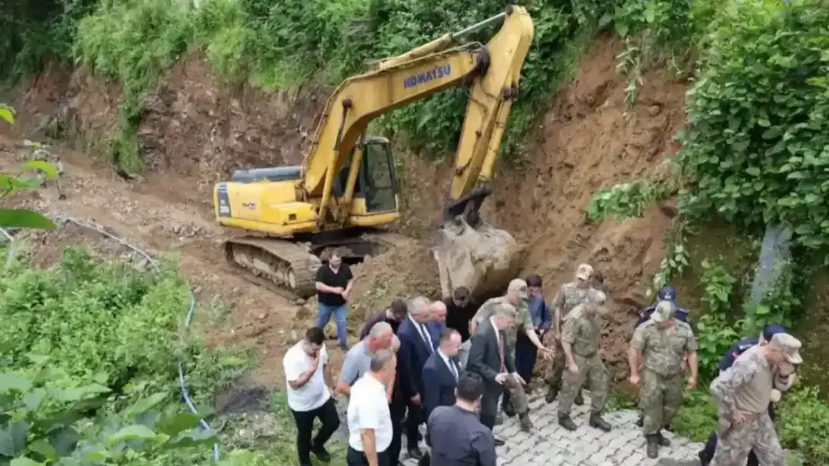 Artvin Valisi Ergün, Gürcistan sınırındaki Kemalpaşa'da incelemelerde bulundu