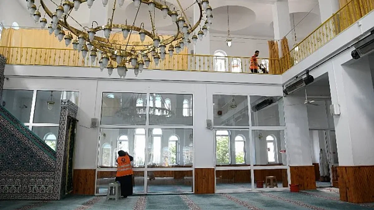Çayırova'da ibadethaneler temizleniyor