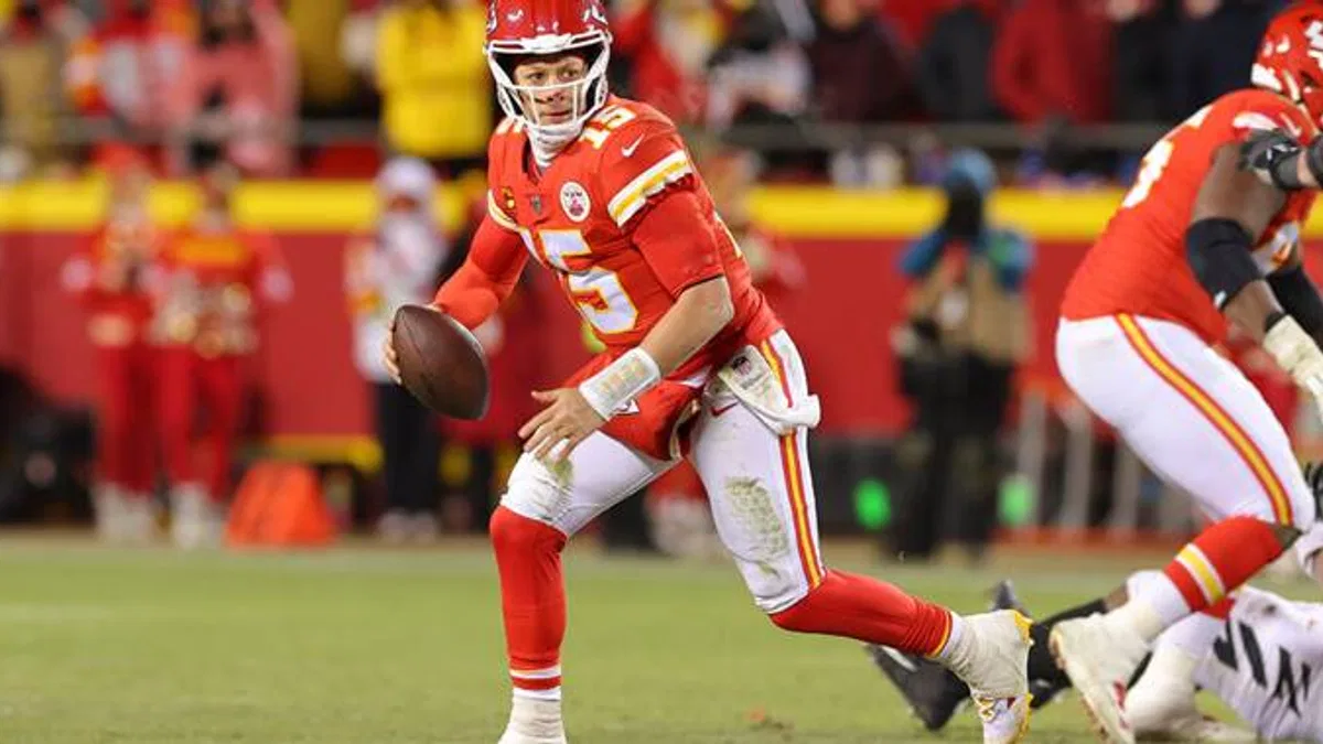 As N.F.L.’s Quarterback Guard Changes, Patrick Mahomes Wins Second M.V.P. Award