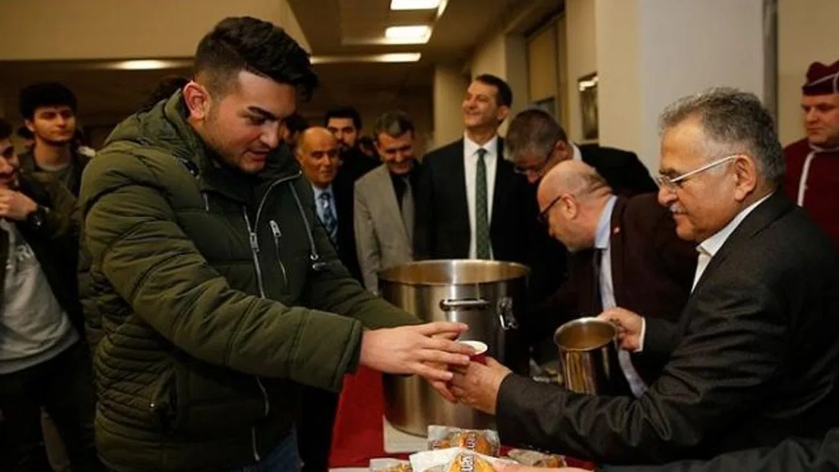 Kayseri Büyükşehir'den gençlere 1 milyon çorba