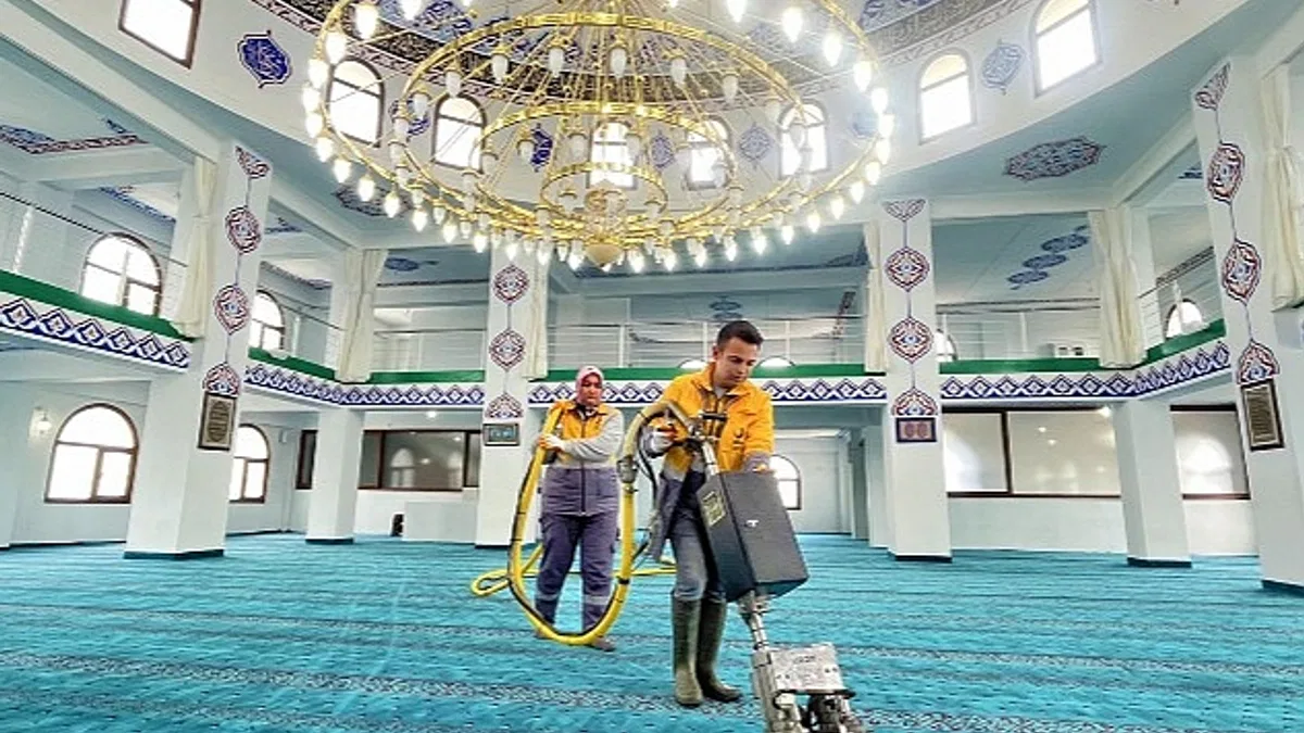 Aliağa Belediyesi'nden İbadethanelerde Ramazan Temizliği