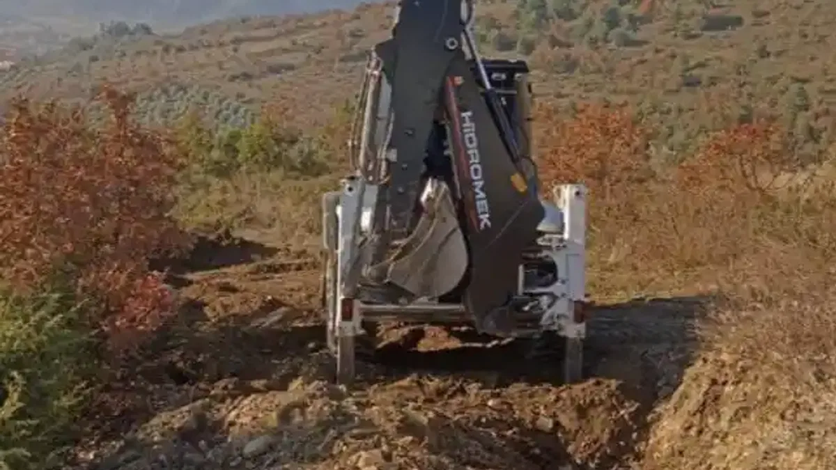 Sakarya Burhaniye Mahallesi'nde içme suyu hattı çalışması