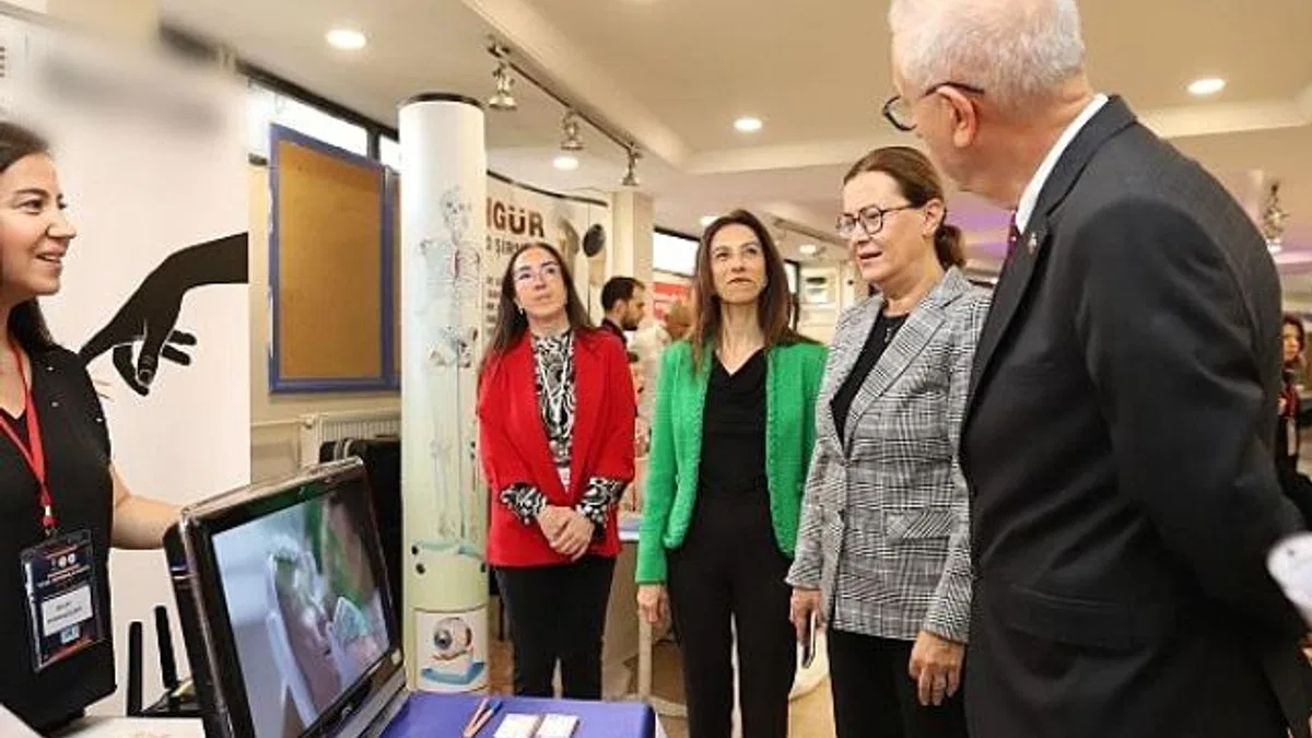 DEÜ'de Hemşirelik Temel Bakımı Kongresi: Bakım Hizmetleri ve Teknolojik Yenilikler Masaya Yatırıldı