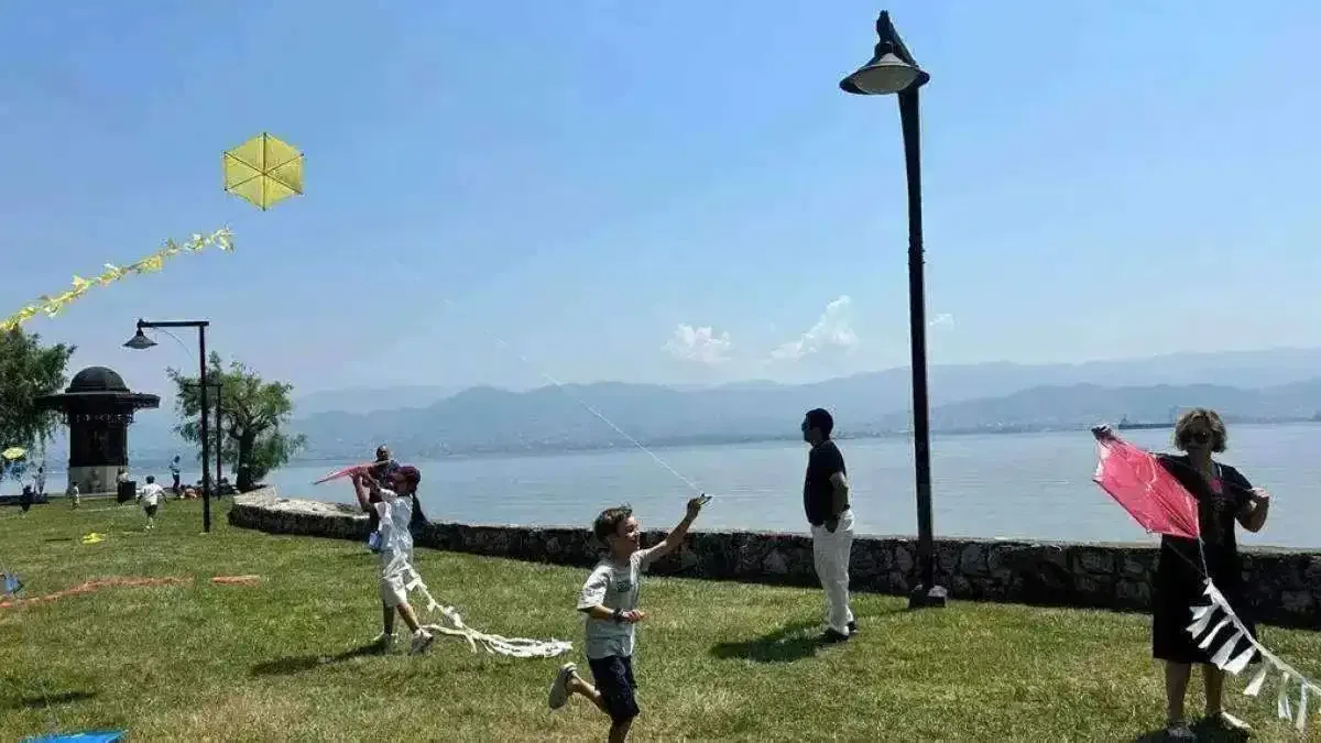 Uçurtmalar Kocaeli'den barışa uçtu