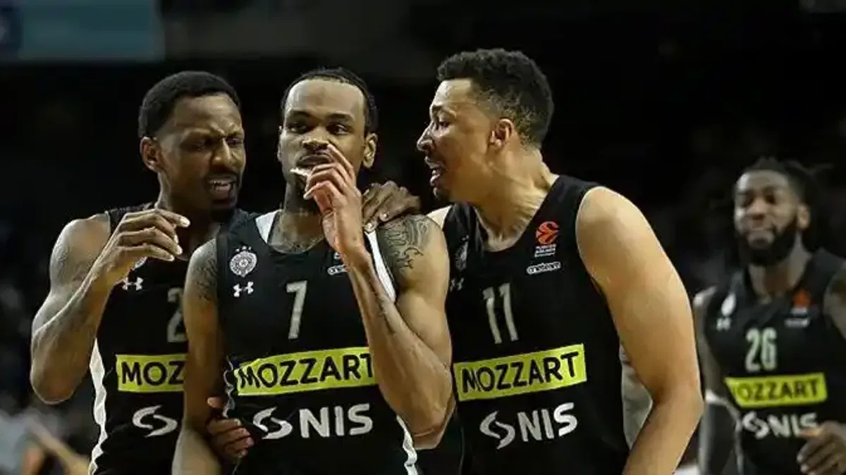 Real Madrid Partizan maçında saha içi karıştı! Guerschon Yabusele ve Dante Exum...