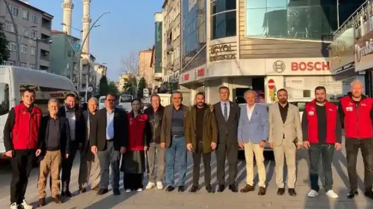 İzmit Belediyesinin güçlü kadrosundan işçilere ikram