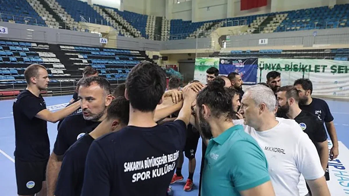 Sakaryalı hentbolcular yeni sezonun ilk antrenmanında