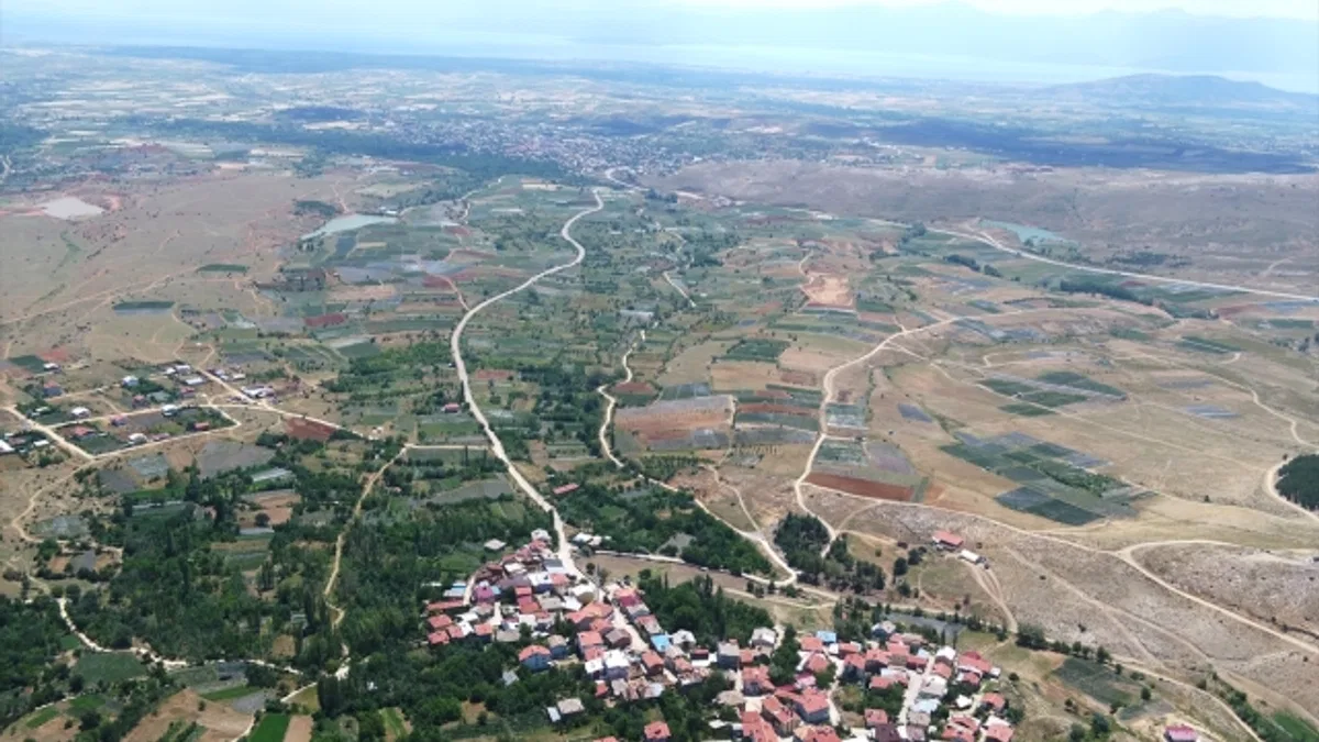 Konya'da sulama yatırımıyla çilek üretimi artıyor