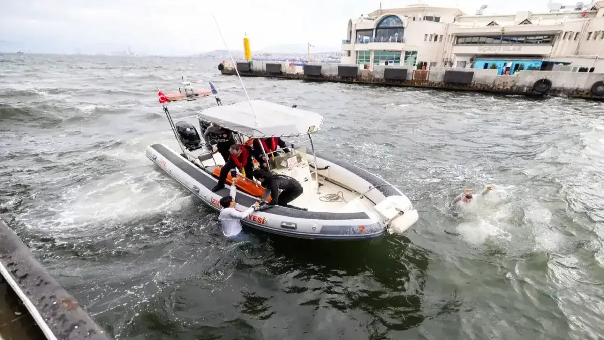 İzmir'de arabalı yolcu gemisinde tatbikat