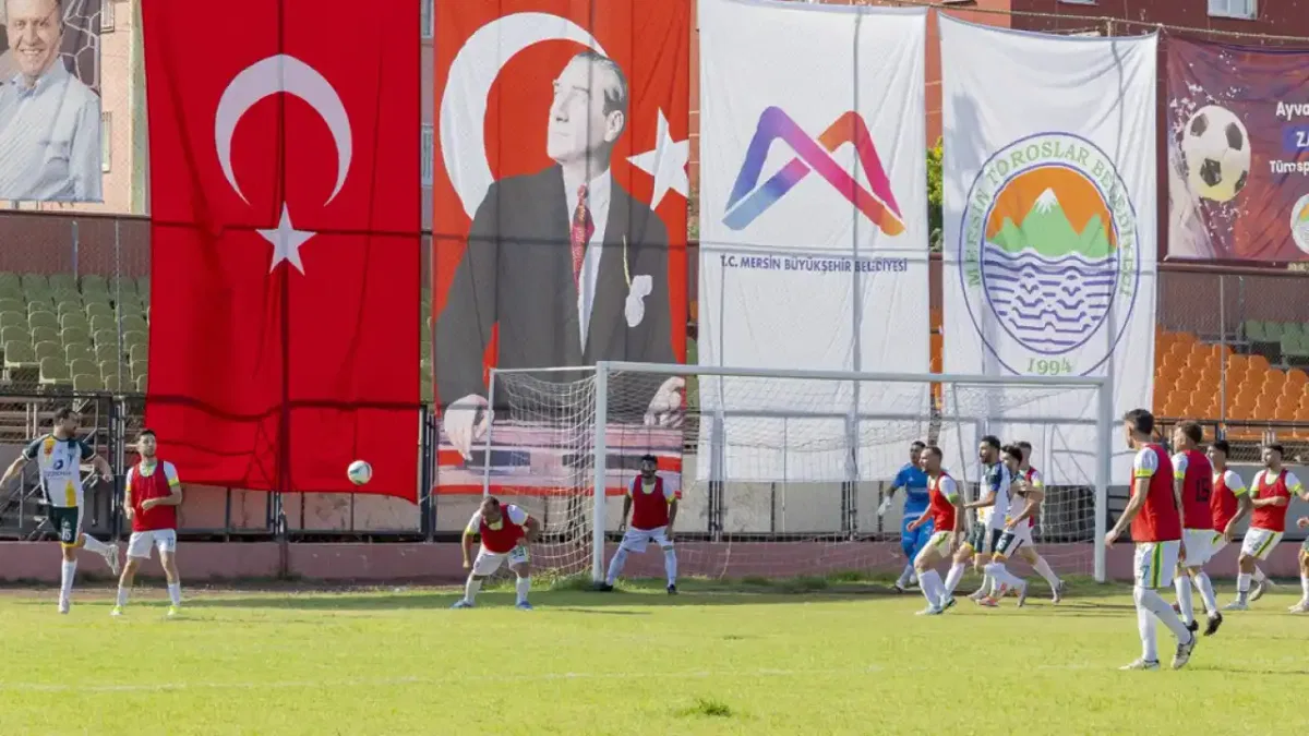 Mersin'de 30 Ağustos Zafer Kupası futbol heyecanı başladı
