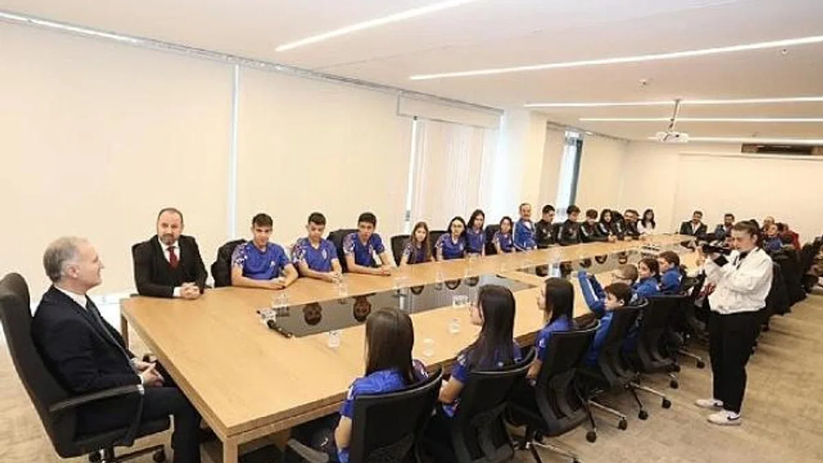 Şampiyonlar Başkan Taban'la Buluştu