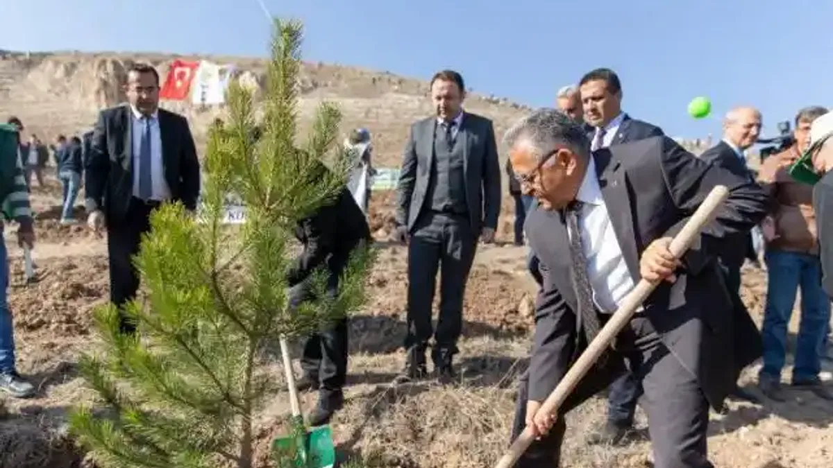 Bakanlık ve  ile Büyükşehir Belediyesi’nden Erciyes’te ağaçlandırma töreni