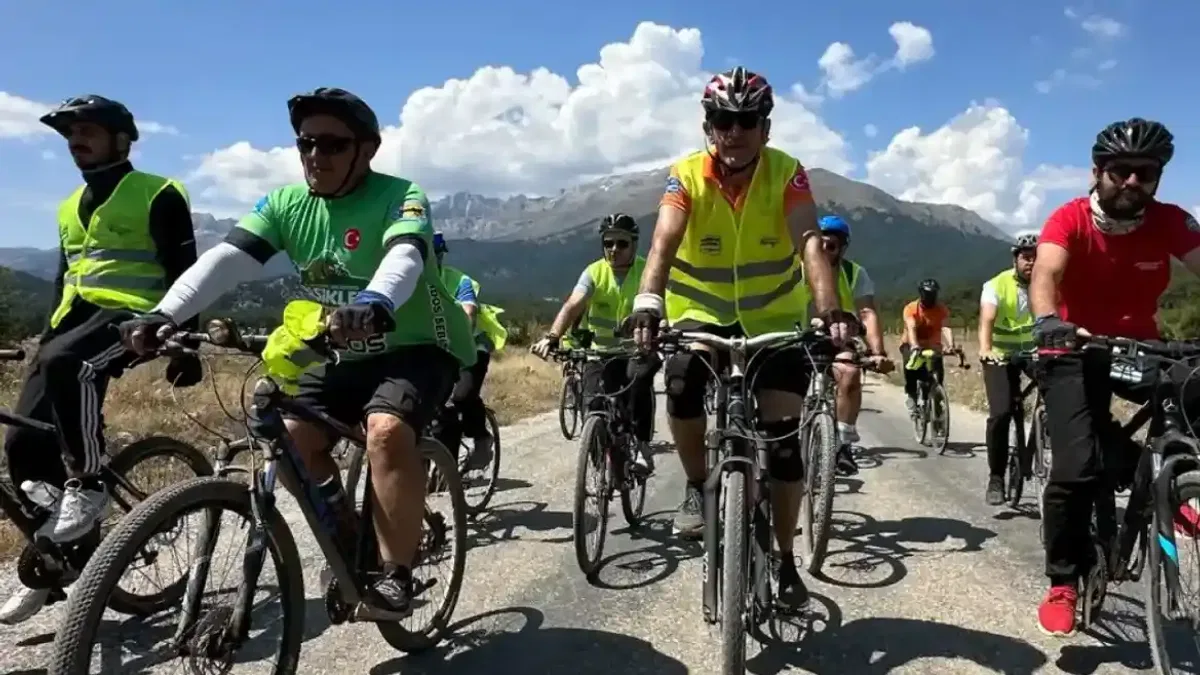 Bisikletseverler Beyşehir’de tarih ve doğayı keşfetti