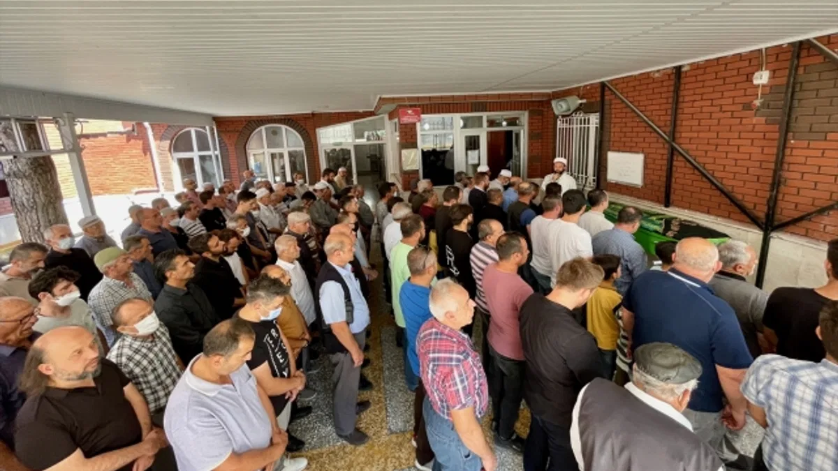 Eskişehir'deki trafik kazasında ölen genç hemşirenin cenazesi toprağa verildi