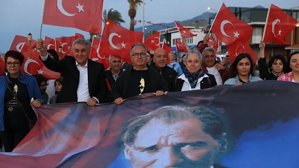 İzmir Güzelbahçe'de 19 Mayıs coşkusu