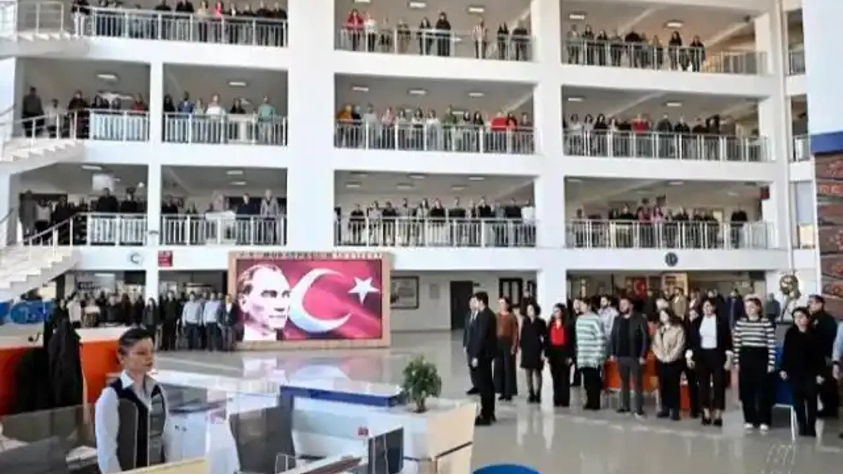 Muratpaşa depremin yıldönümünde saygı duruşunda