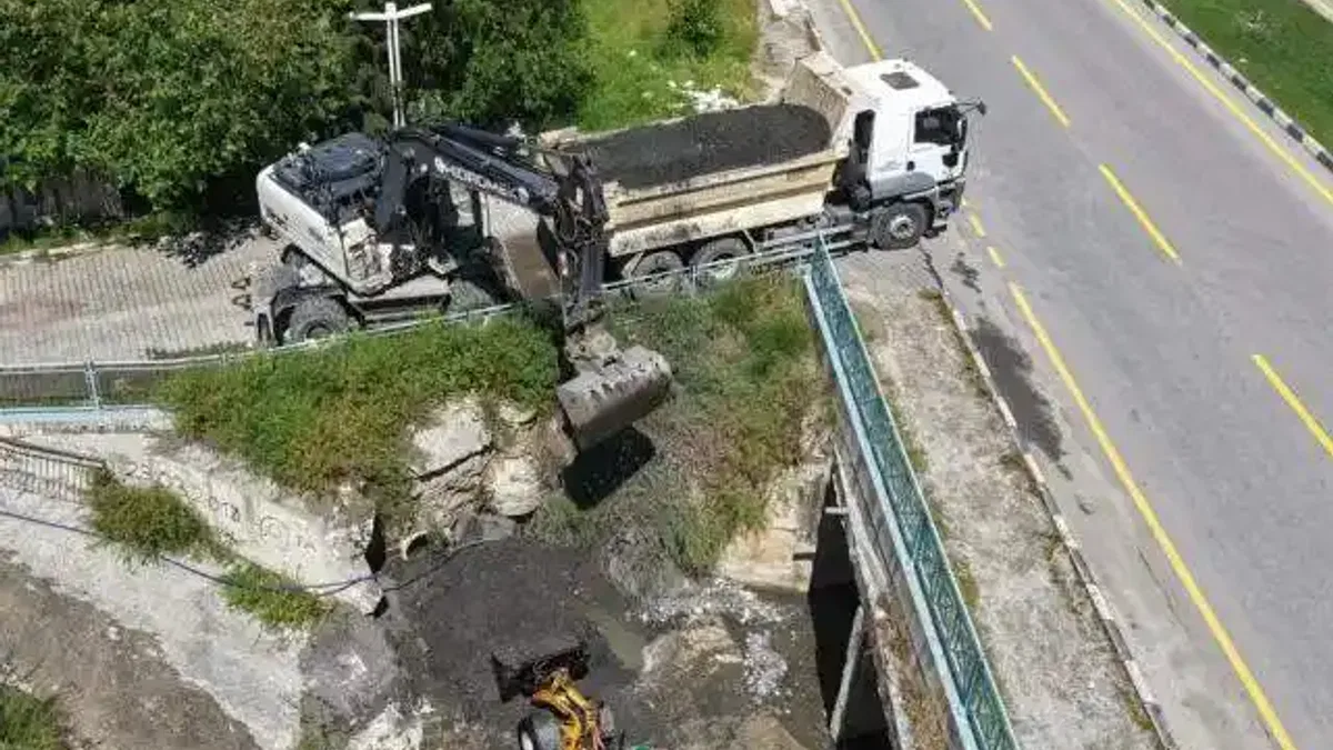 Manisa'da dere yatakları temizleniyor