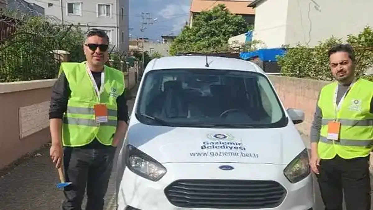 Gaziemir Belediyesi ekipleri, deprem bölgesinde hasar tespiti yapıyor
