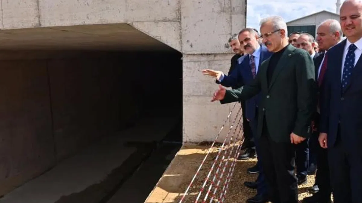 Bakan Uraloğlu açıkladı... O hatta 2027'de yolcu ve yük taşımacılığı başlıyor