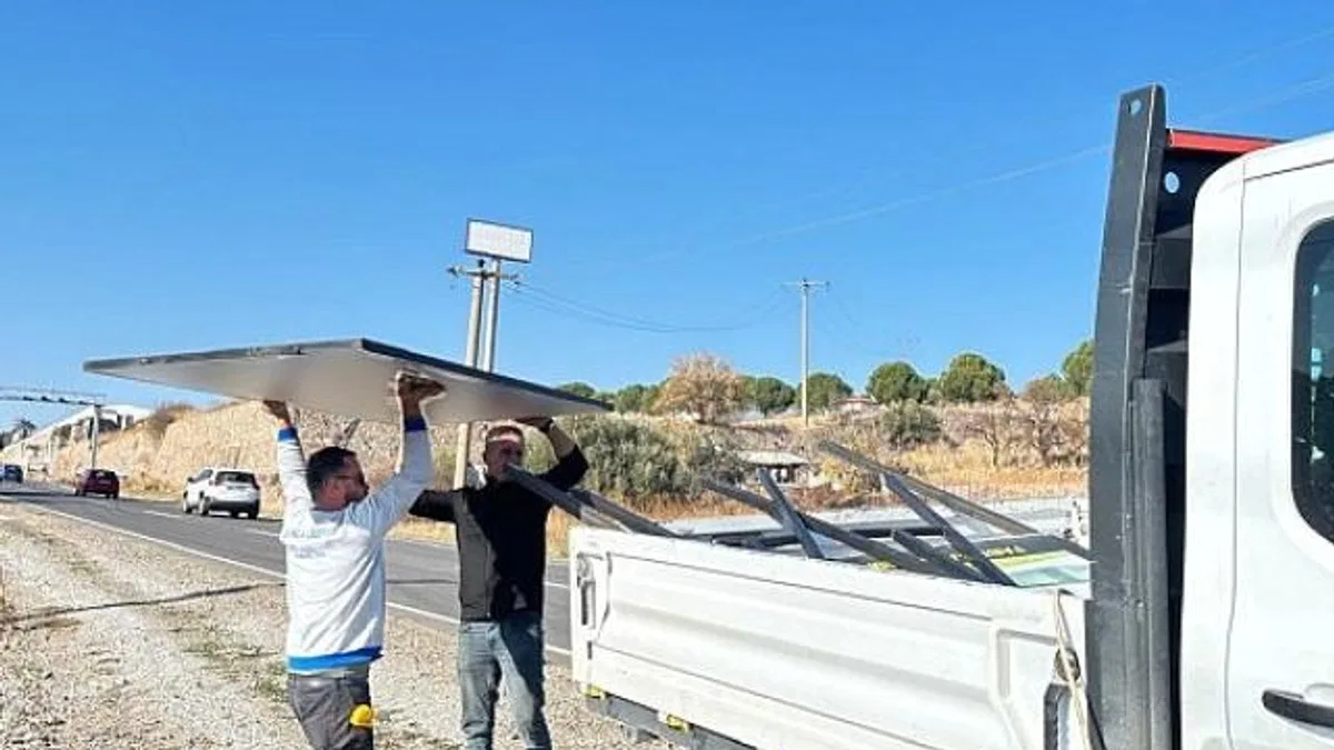 Ayvalık'ta görsel kirlilik yaratan reklam panoları ve levhalara izin yok!