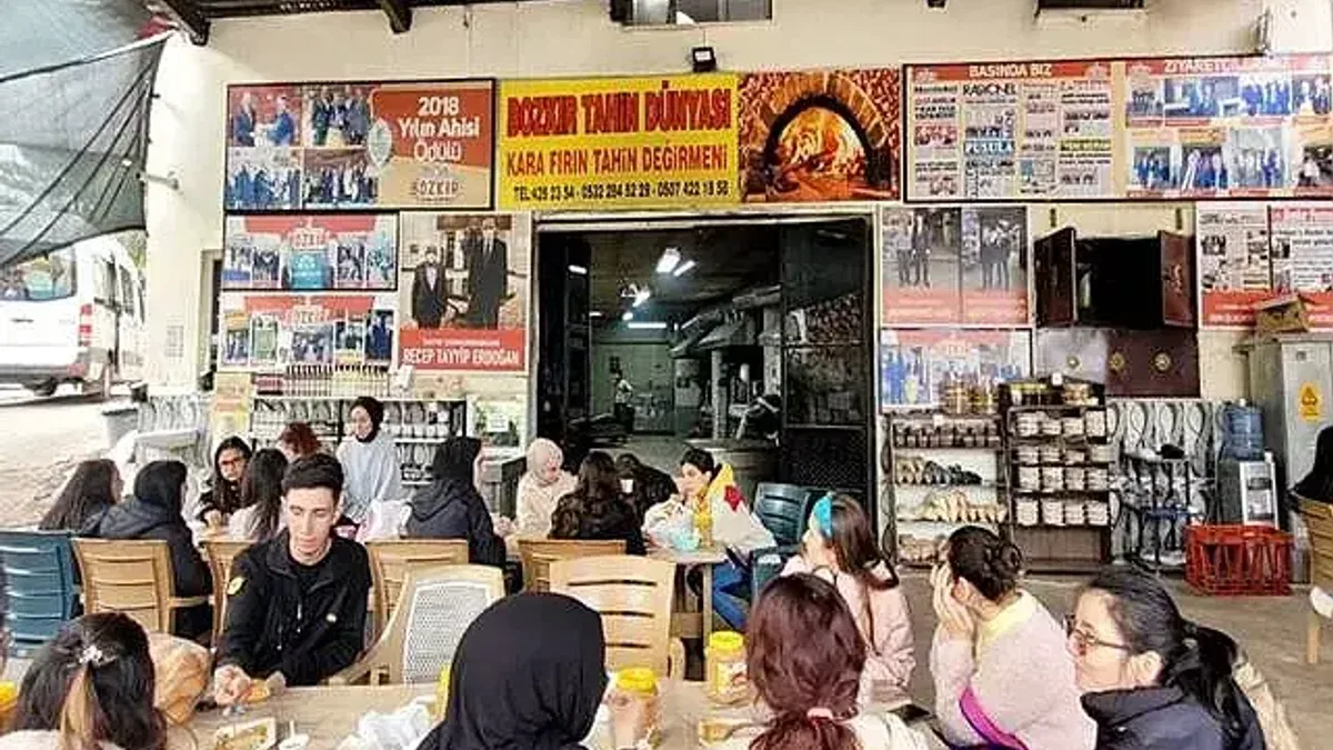 Bozkır'da öğrencilerden Engelli Bakımevine Ziyaret