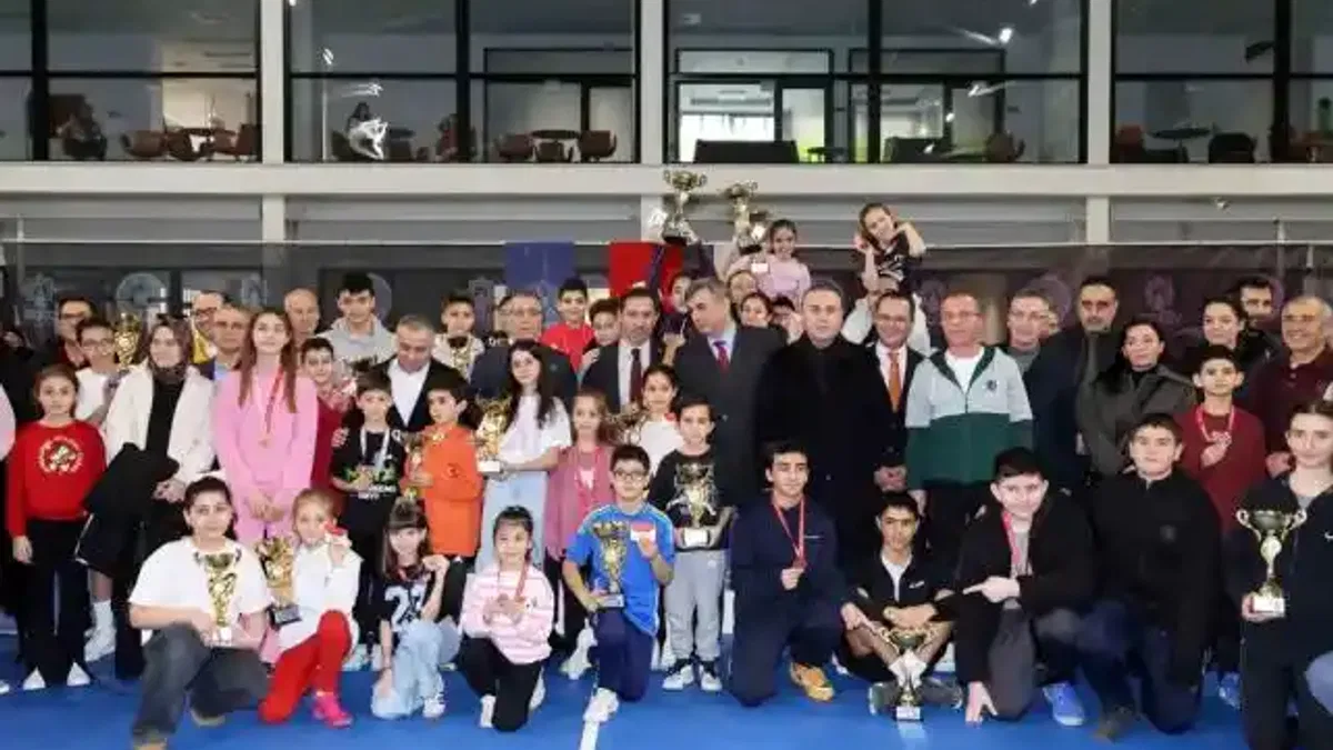 Konya Karatay'da tenis heyecanı ödülle taçlandı