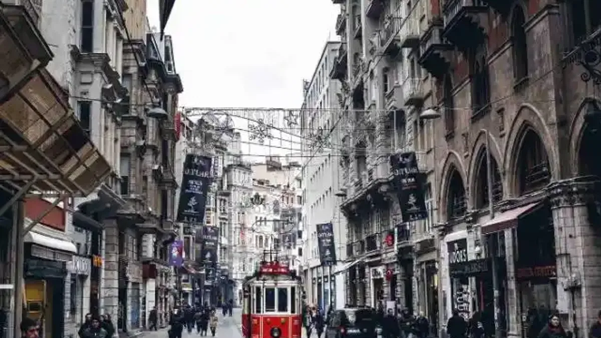 İstiklal Caddesi yüzde 120'lik kira artışıyla rekor kırdı!