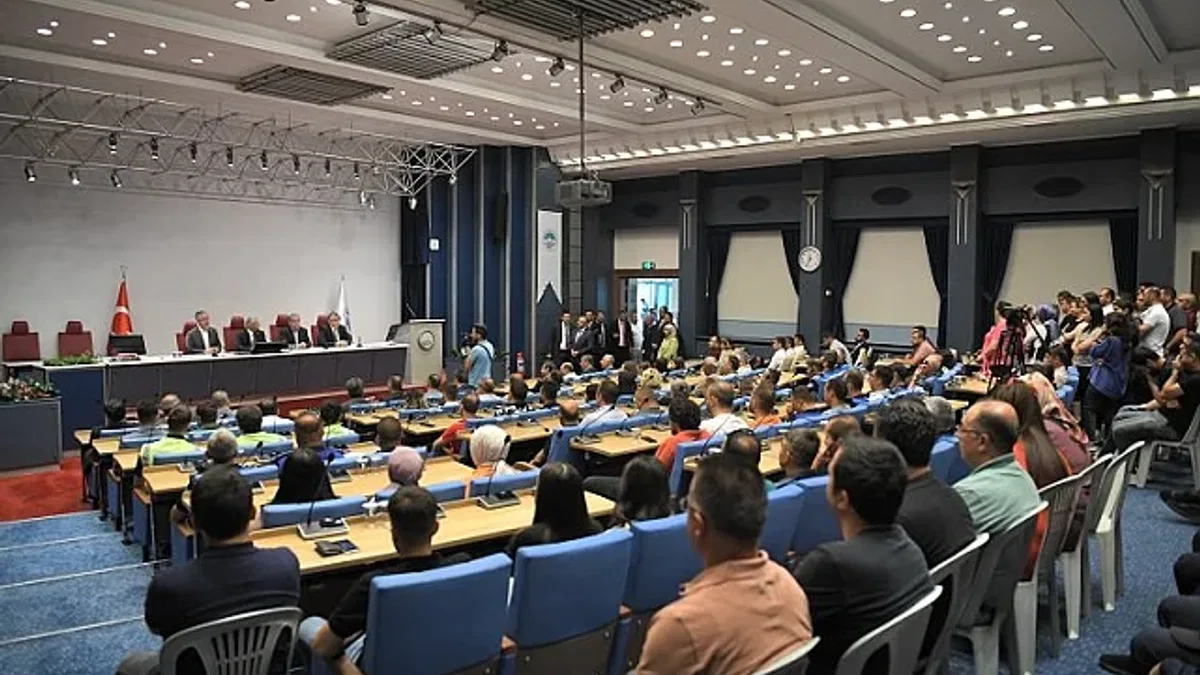 Memduh Büyükkılıç personelle bayramlaştı
