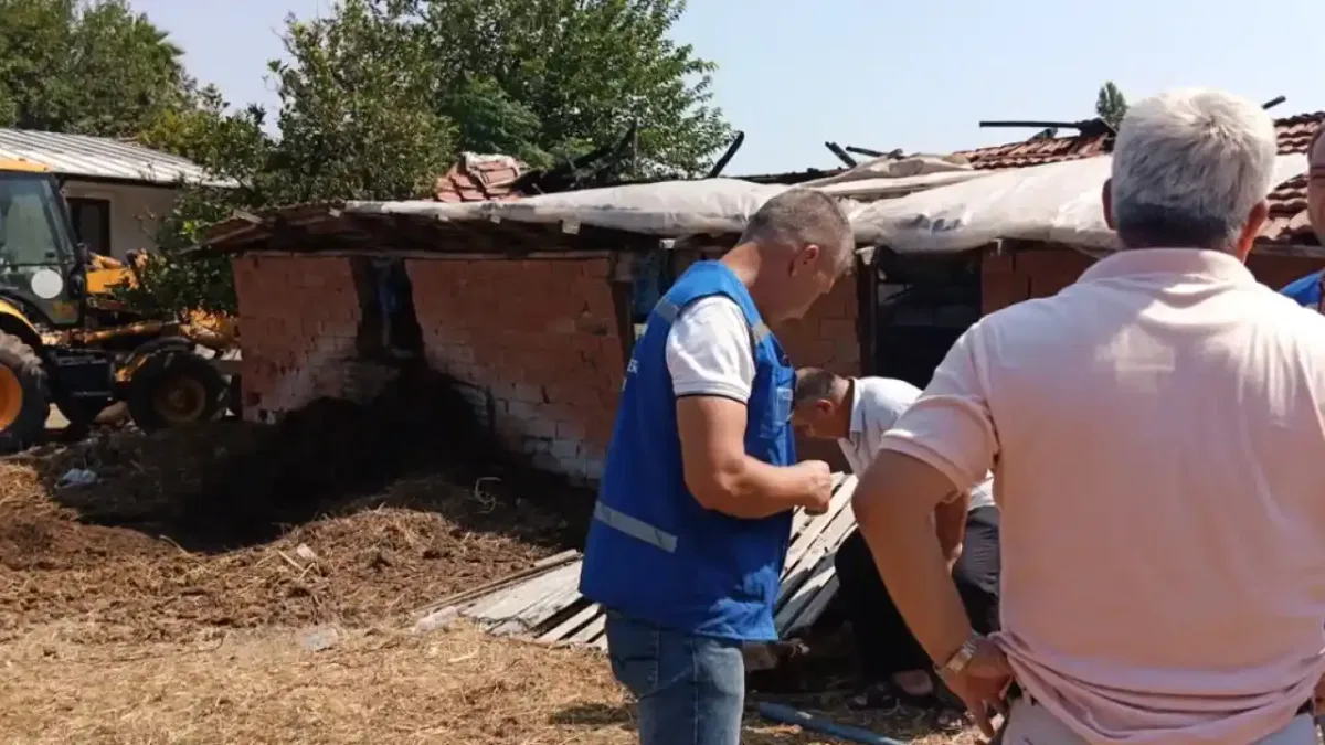 Yangında 500 balya zarar gören üreticiye destek