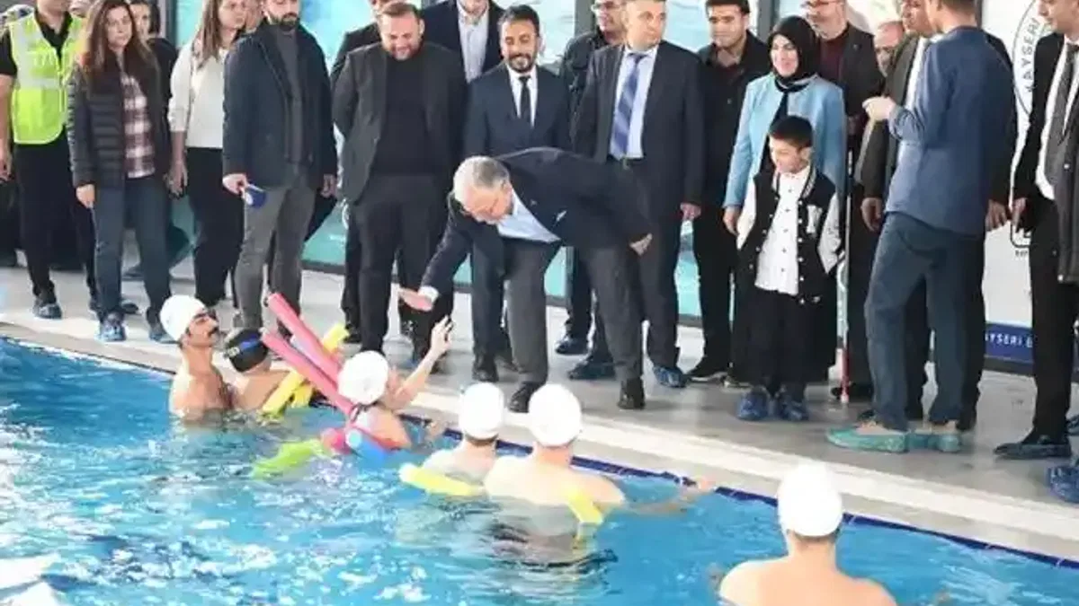 Kayseri Büyükşehir yüzmede engelleri kaldırdı