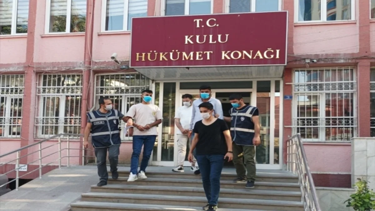 Konya'da düğüne giden akrabalarının evinden döviz ve ziynet eşyası çalan şüpheliler yakalandı
