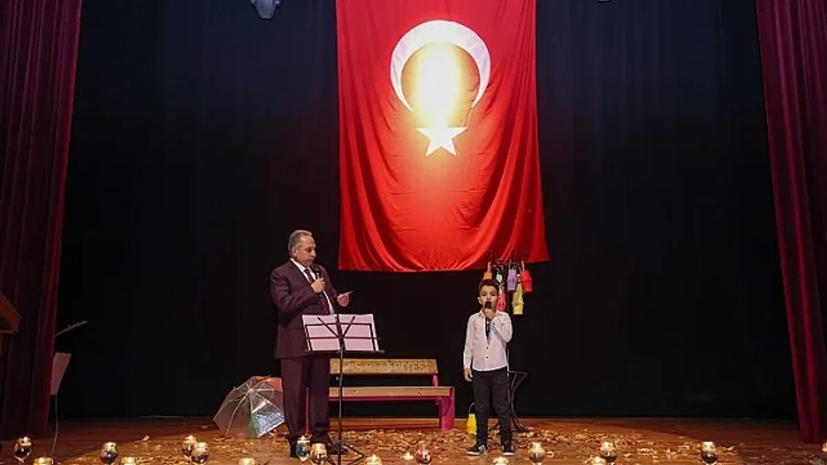 Mustafa Yalçın'dan 'vatan' şiiri