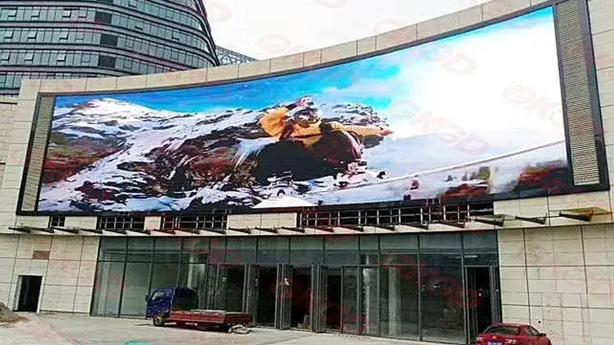 İşletmeniz İçin Doğru LED Ekranı Nasıl Seçersiniz? Dikkat Edilmesi Gereken 5 Kritik Faktör