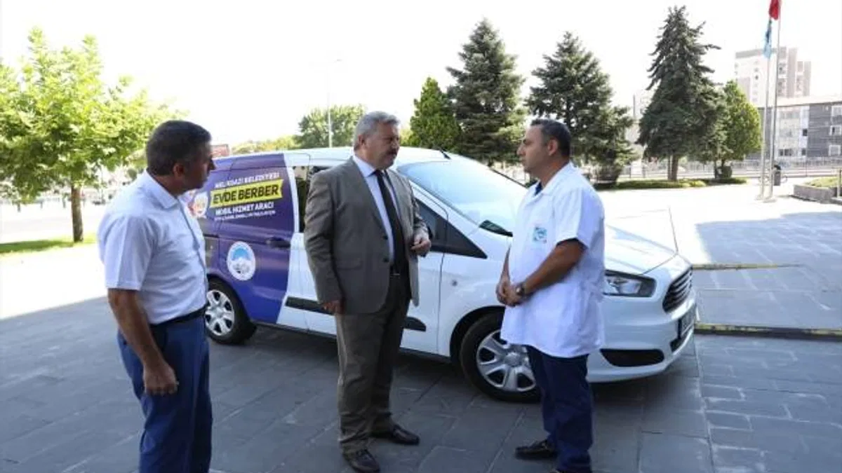 Melikgazi Belediyesi "mobil berber" hizmeti başlattı