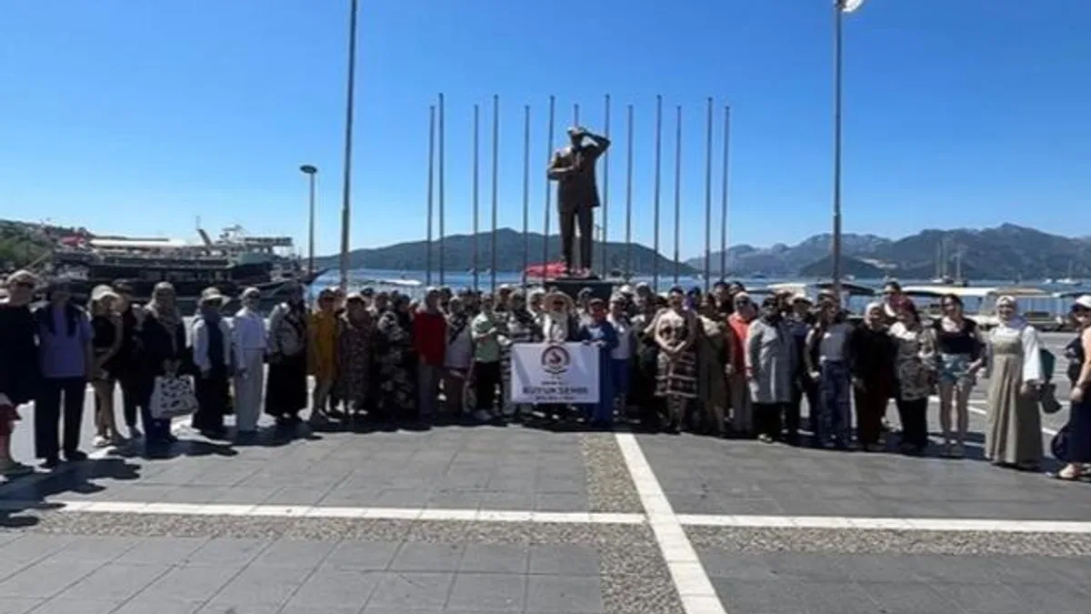 Denizli'de yüzme öğrenen kadınlar ilk kez denizle tanıştı