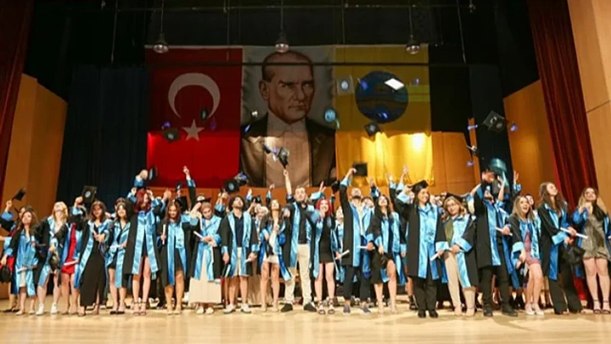 Trakya'nın Güzel Sanatları mezunlarını uğurladı