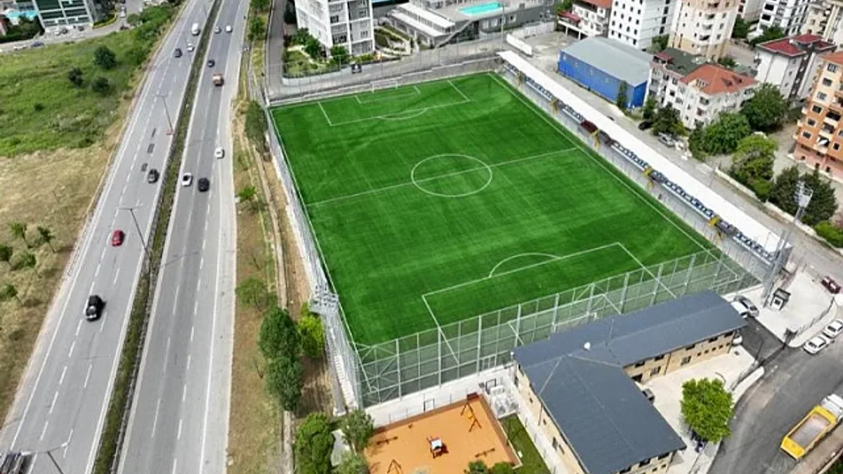 Kartal'a yeni futbol sahası