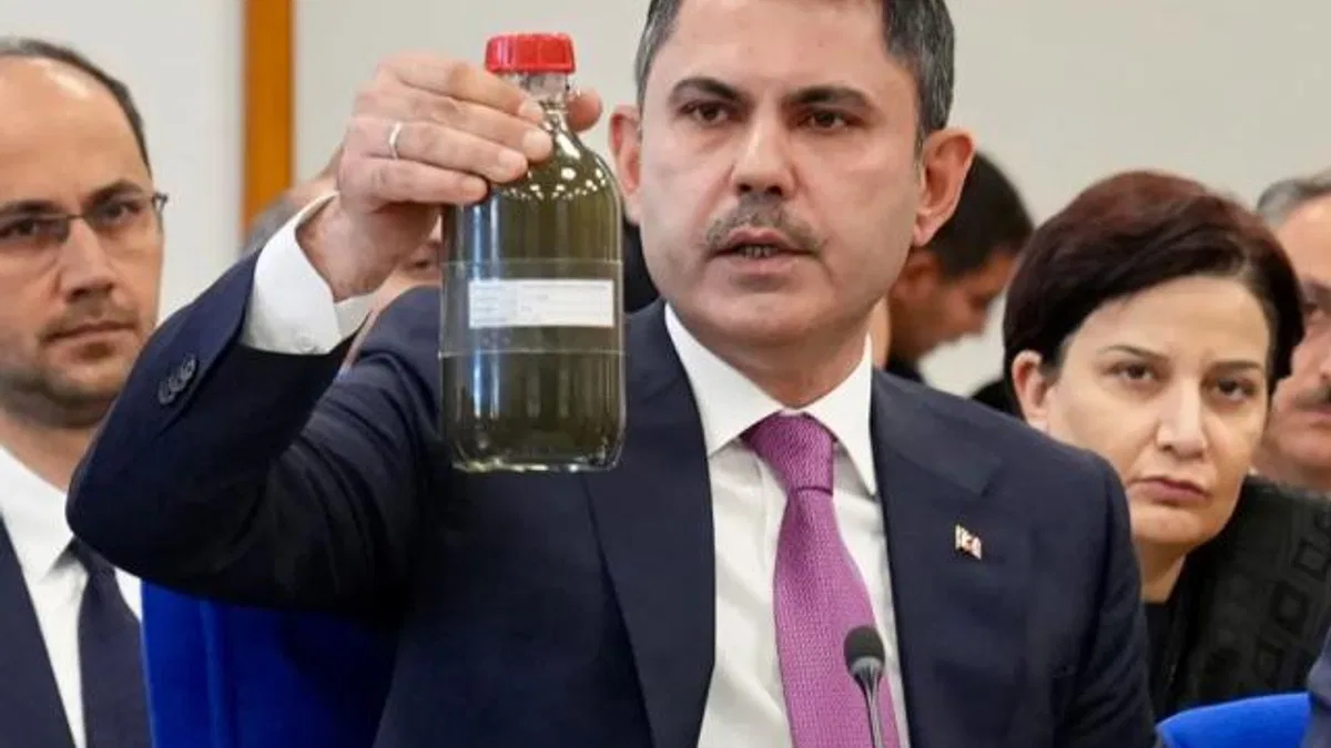 İzmir Körfezi'nin kirli suyu TBMM'de! "O Körfez bir zahmet temizlenecek"