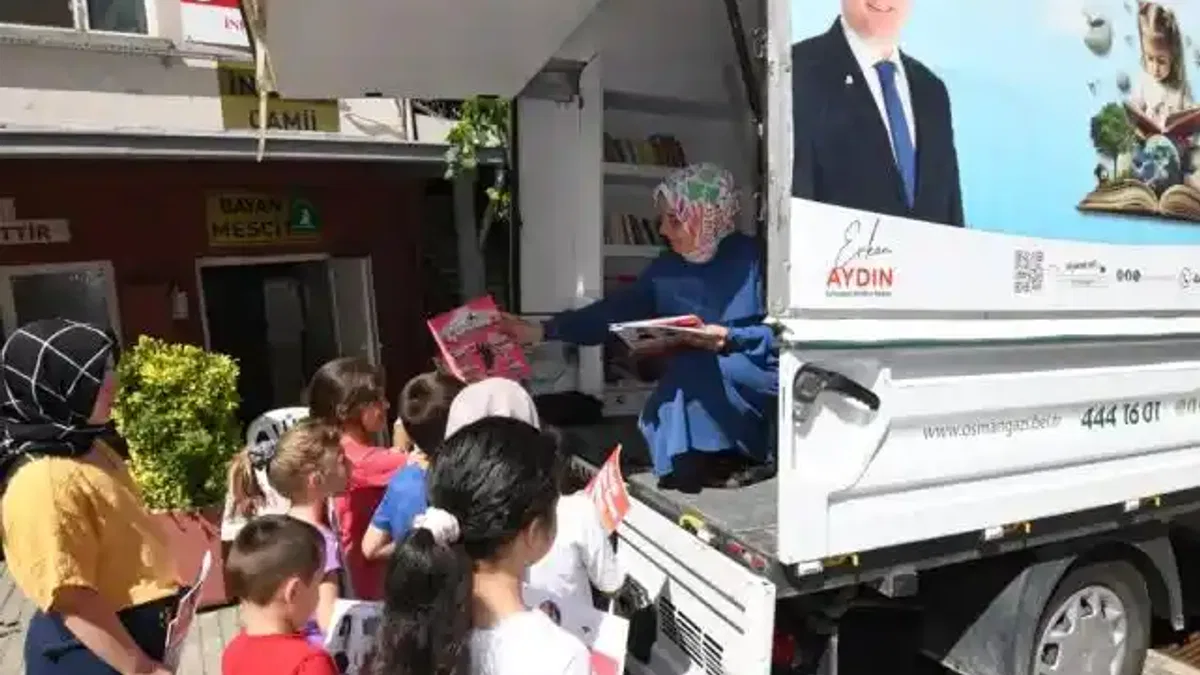 Bursa Osmangazi'de gezici kütüphane 1 yıldır yollarda