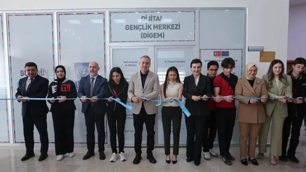 Sivas’ta Dijital Gençlik Merkezi açıldı