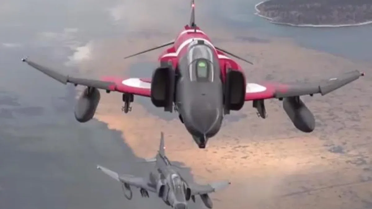 F4-E Phantom savaş uçağı 50. yıla özel havalandı