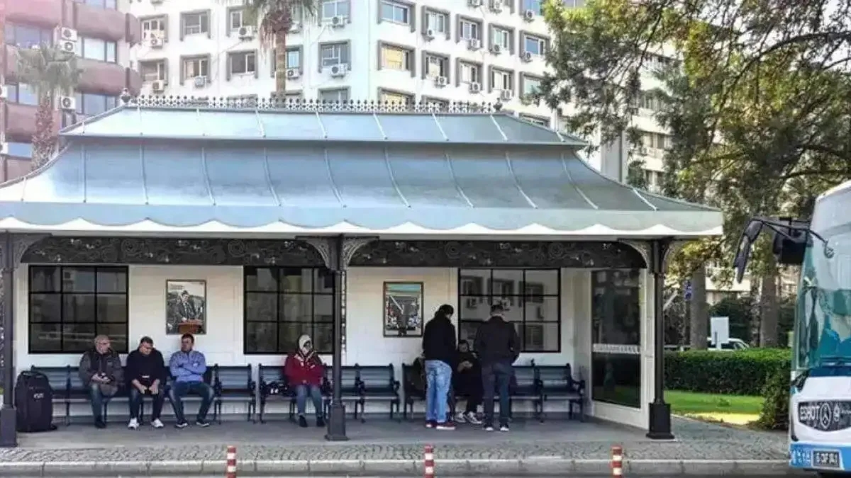İzmir’in kimliğini yansıtan 'simgesel' durak
