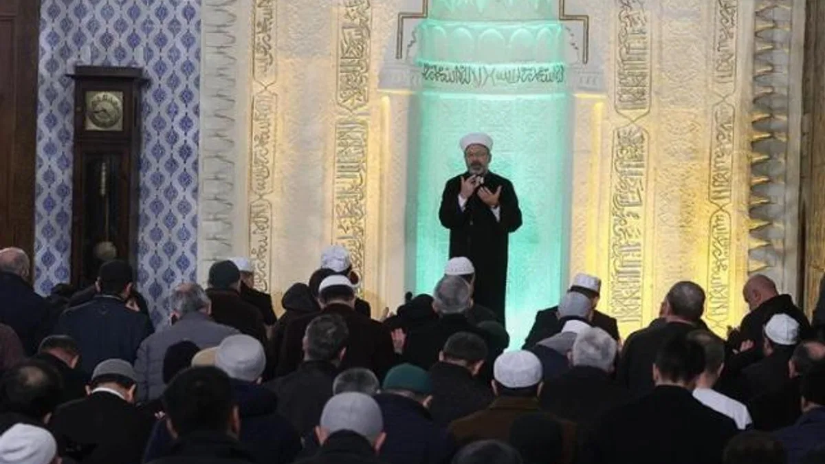 Eller şehitler için semaya açıldı