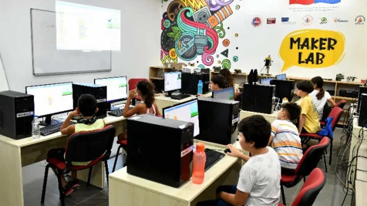 Antalya Muratpaşa'da robotik kodlama eğitimleri başladı